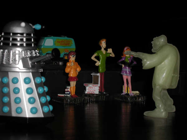 Velma, Daphne and Shaggy chased by the Creeper, Mr Dalek arrives on the scene
